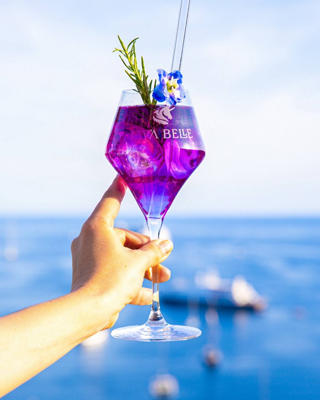 Lav'a Belle Aperitif (18%) + zwei Aperitif-Gläser